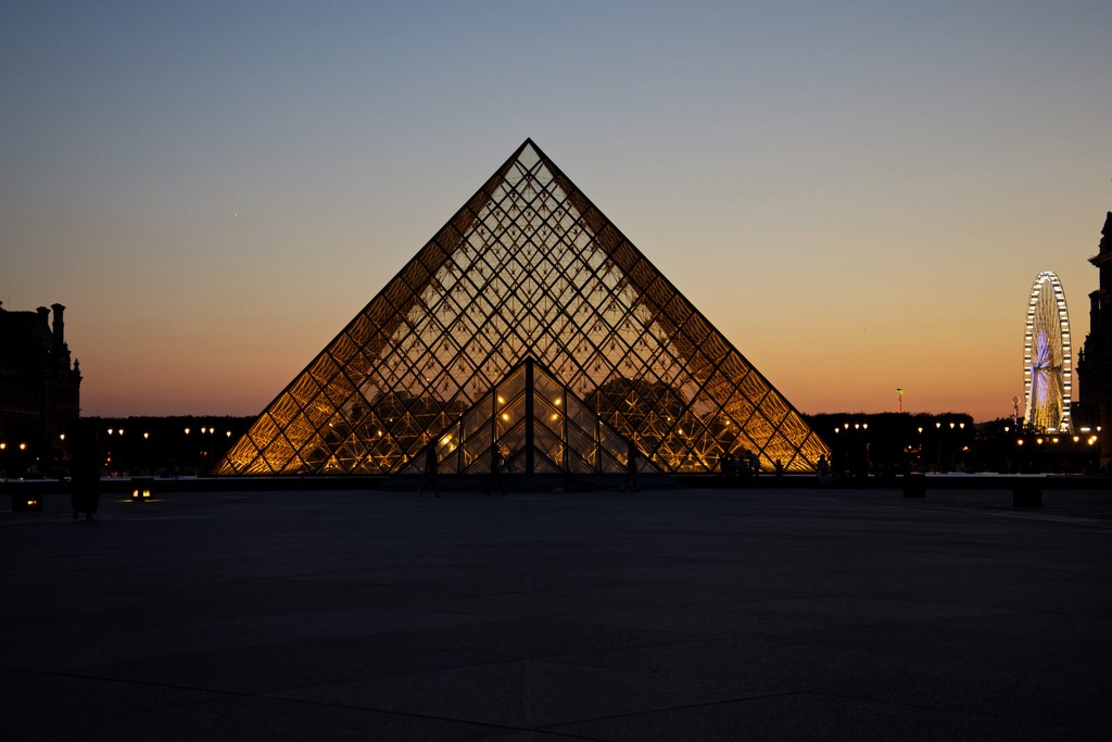 Pyramide du Louvre